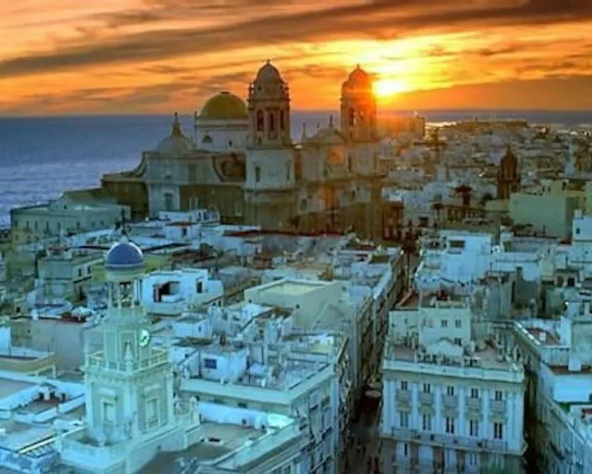 A 5 Min De La Playa Victoria Y Del Htal Pta Mar Apartment Cadiz 0*,