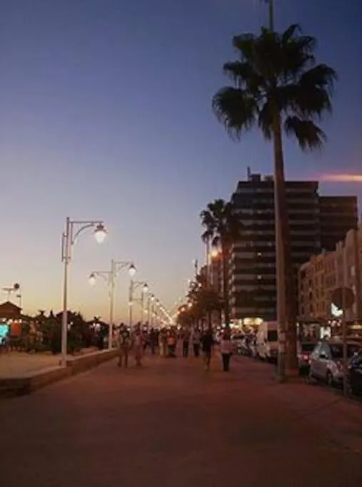 A 5 Min De La Playa Victoria Y Del Htal Pta Mar Apartamento Cádis